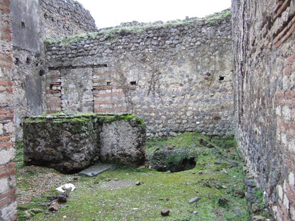 VII 11 7 Pompeii December 2005 Looking South From Entrance According